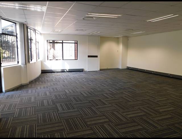 167M² OFFICE TO LET IN PARKTOWN